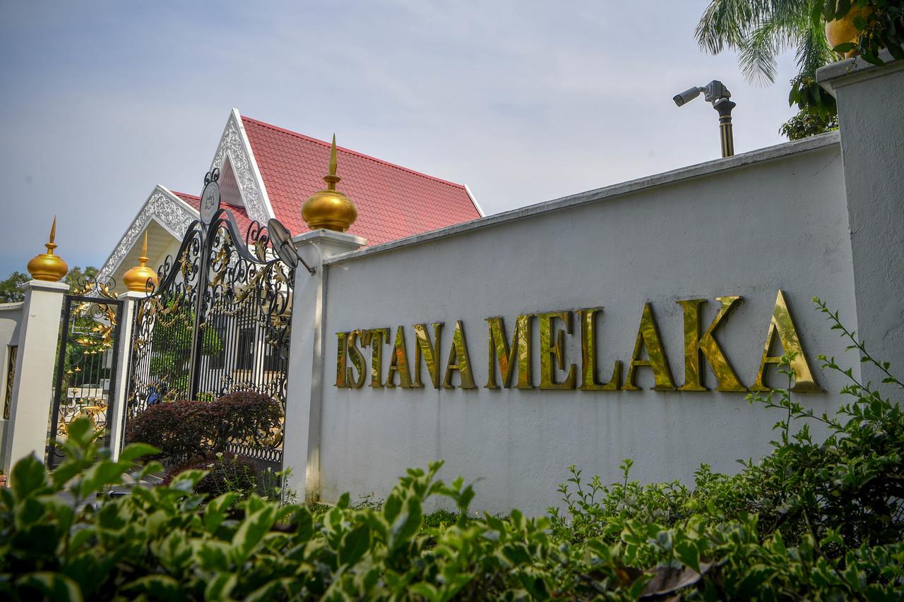 Melaka governor Mohd Ali Mohd Rustam will be unable to hold audiences with political leaders until this Thursday as he is undergoing self-quarantine. Photo: Bernama