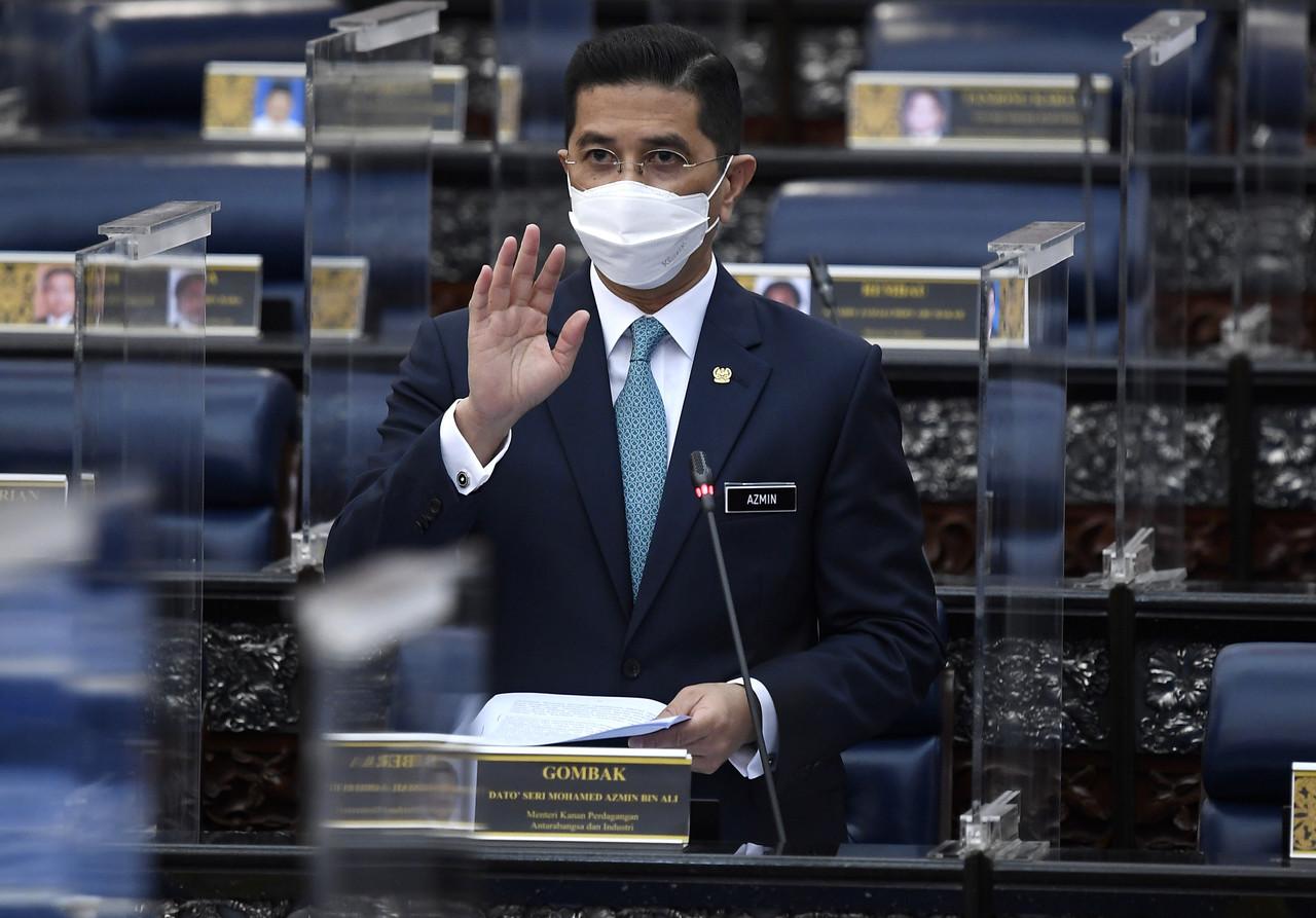 Menteri Kanan Perdagangan Antarabangsa dan Industri yang juga Mohamed Azmin Ali ketika di sidang Dewan Rakyat hari ini. Gambar: Bernama