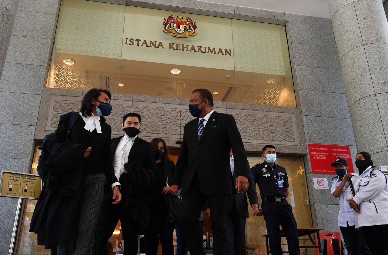 Former Tabung Haji chairman Abdul Azeez Abdul Rahim (third left) at the Court of Appeal today with his lawyer Amer Hamzah Arshad (left). Photo: Bernama