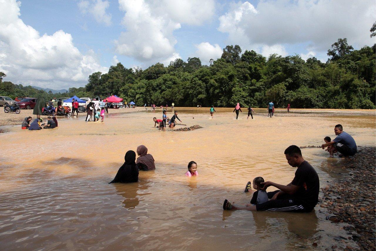 Families enjoy a dip in the water at Pasir Puteri in Kuantan, Pahang. Photo: Bernama