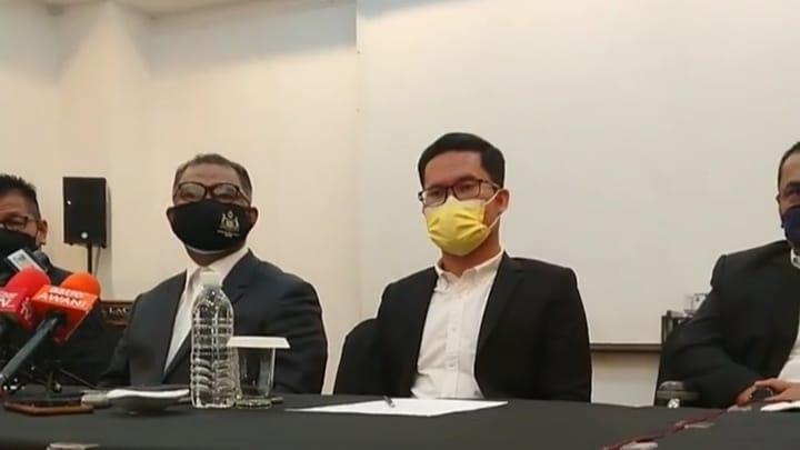 Adun Telok Mas Noor Effandi Ahmad (dua dari kiri) bersama tiga Adun lain dalam sidang media menarik  sokongan terhadap ketua menteri Melaka. Gambar: Facebook