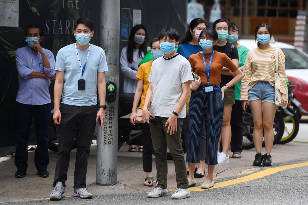 Umur minimum untuk mengundi bakal diturunkan dari 21 tahun ke 18 tahun pada akhir tahun ini. Gambar: AFP