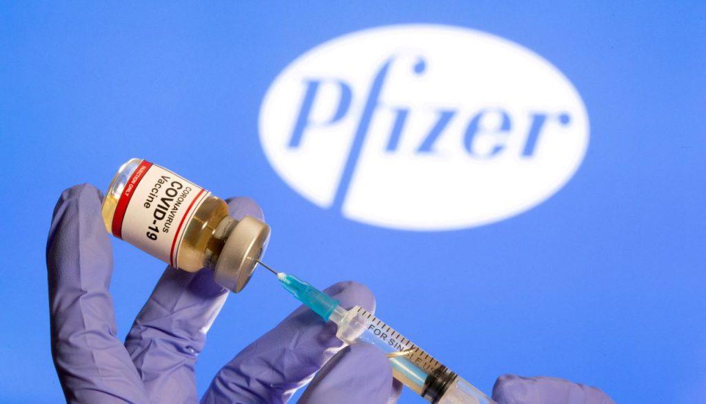 Ketua Pengarah Kesihatan Noor Hisham Abdullah berkata kelulusan pendaftaran bersyarat vaksin Pfizer ini memerlukan maklumat kualiti, keselamatan dan keberkesanan vaksin perlu dipantau dan dinilai berdasarkan data-data terkini. Gambar: Reuters