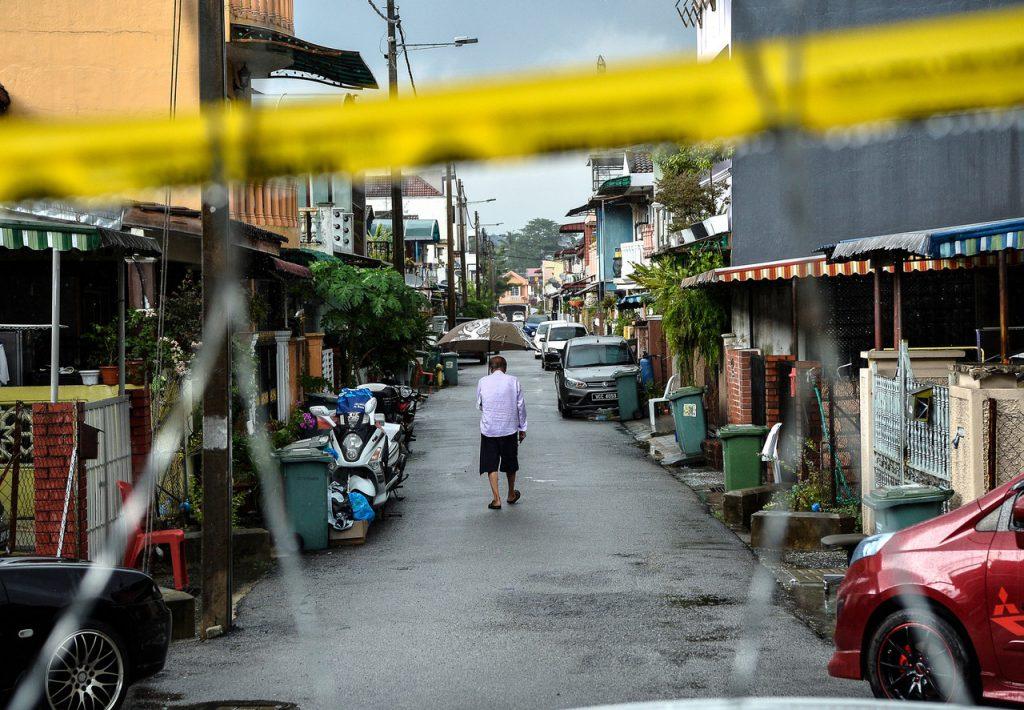 National trade union Cuepacs says retired civil servants will need an increase in minimum pension rate in order to keep up with the rising cost of living. Photo: Bernama