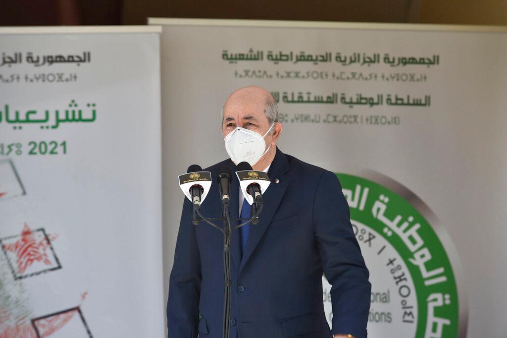Abdelmadjid Tebboune pada sidang media ketika pilihan raya Jun lalu. Gambar: AP