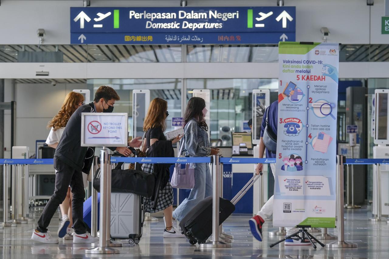Travellers head for the domestic departure gate at KLIA in Sepang following the green light for interstate travel for those who have been fully vaccinated. Photo: Bernama