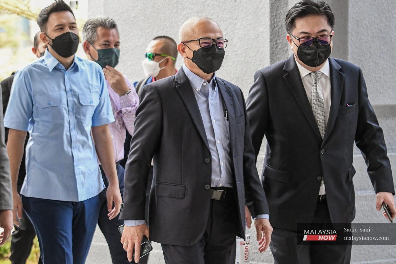 Ahli Parlimen Labuan, Rozman Isli tiba di perkarangan Kompleks Mahkamah Tinggi Kuala Lumpur bagi pendengaran kes berkaitan tuduhan rasuah.