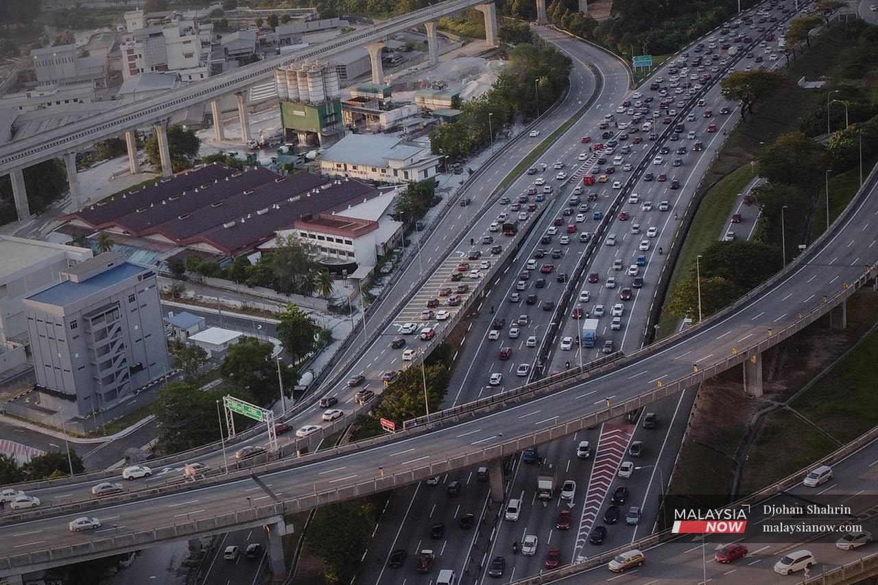 An aerial view of traffic building up in both directions from Kuchai Lama heading towards Sungai Besi after interstate travel restrictions were lifted for the fully vaccinated.