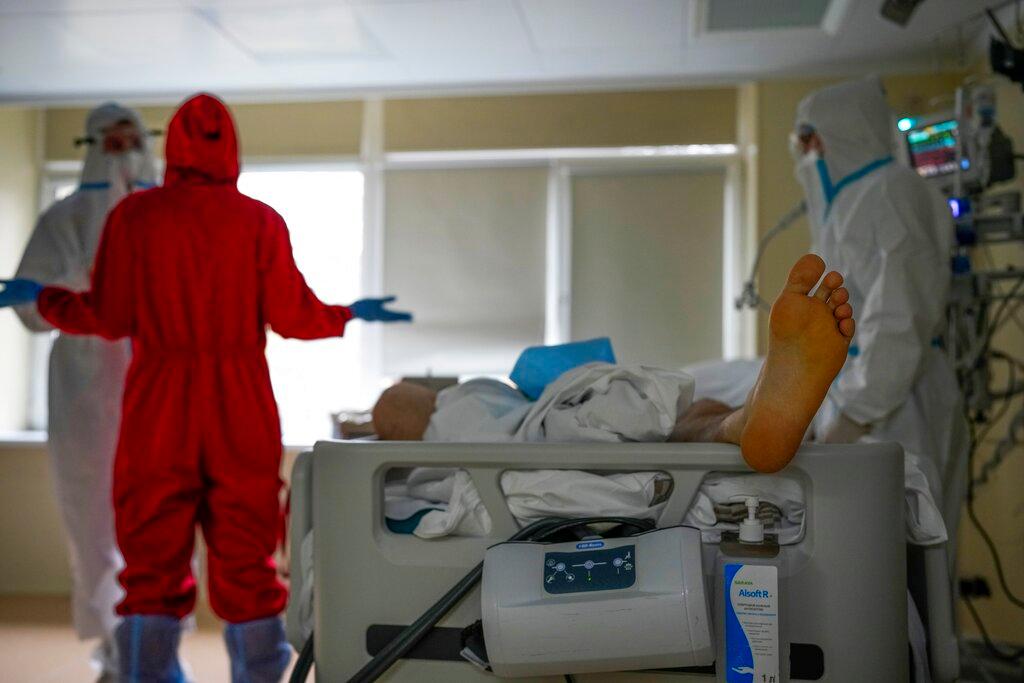 Medics wearing special suits to protect against Covid-19 conduct a briefing as they come to treat a patient in an ICU at the Moscow City Clinical Hospital 52, in Moscow, Russia, Oct 19. Photo: AP