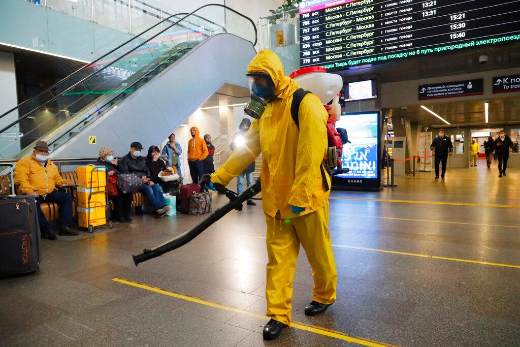 An employee of the Federal State Center for Special Risk Rescue Operations of Russia Emergency Situations disinfects Leningradsky railway station in Moscow, Russia, Oct 19. Photo: AP