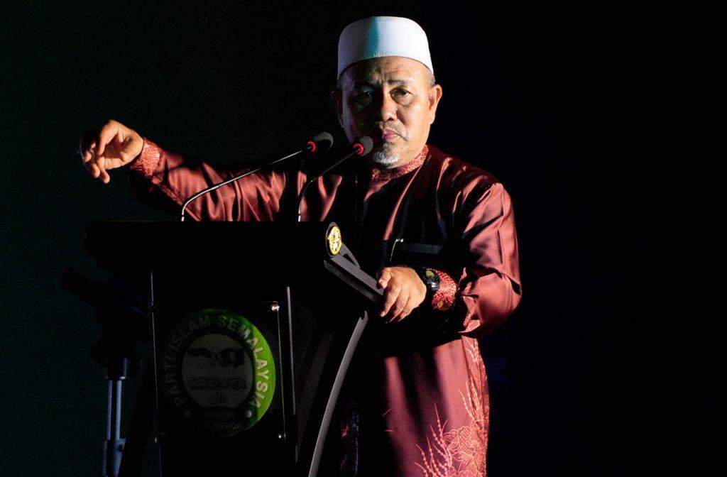 Timbalan Presiden PAS Tuan Ibrahim Tuan Man ketika berucap di Seksyen 13, Shah Alam malam tadi. Gambar: Bernama