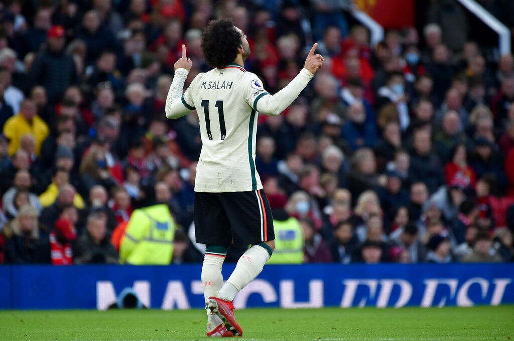 Mohamed Salah meraikan gol keempat pada separuh masa pertama menentang Manchester United di Old Trafford semalam. Gambar: AP