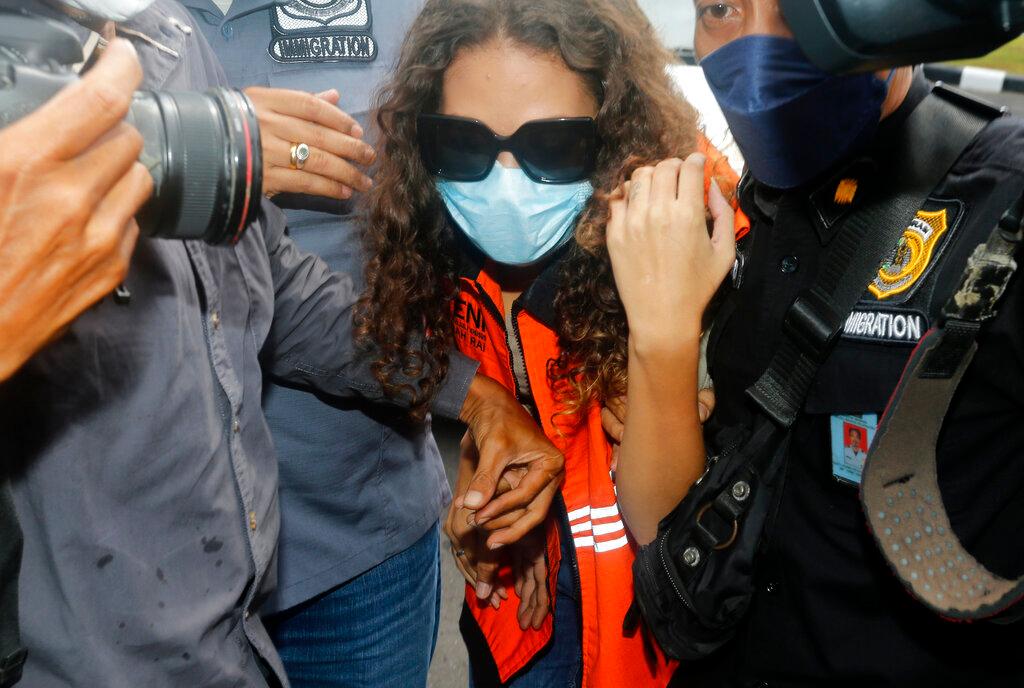 Heather Mack (centre) is escorted by Indonesian immigration officers to the immigration detention center in Jimbaran, Bali, Indonesia, Oct 29. The American woman convicted of helping to kill her mother on Indonesia's tourist island of Bali in 2014 walked free from prison Friday after serving seven years of a 10-year sentence and will be deported to the US. Photo: AP