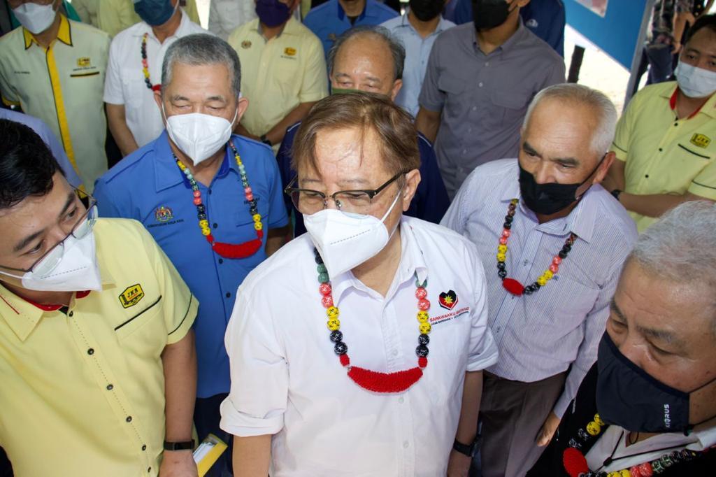 Ketua Menteri Sarawak Abang Johari Openg di Lawas hari ini. Gambar: Bernama