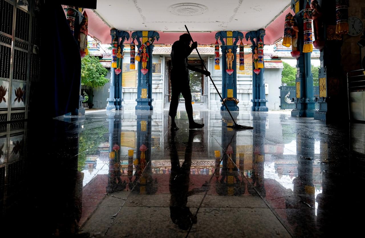 A committee member at Kuil Kallumal Arulmigu Subramania in Ipoh ensures that the temple is clean and accommodating to Covid-19 SOPs ahead of Deepavali tomorrow. Photo: Bernama