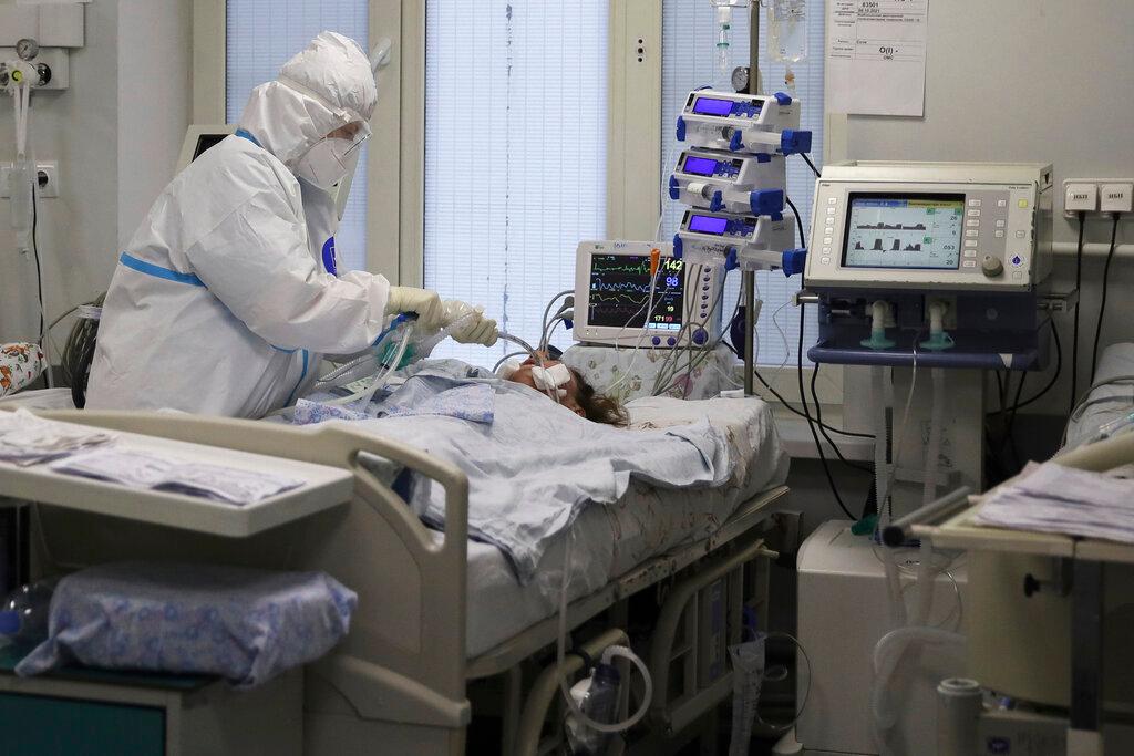 A medical staffer wearing a special suit to protect against Covid-19 treats a patient with coronavirus at an ICU at the Regional Clinical Hospital 1, in Krasnodar, south Russia, Nov 2. Photo: AP