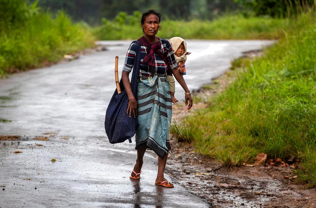A Khasi tribal woman with her child walks back home after a day in a paddy field Moronga village, along the Assam-Meghalaya state border, India, Aug 13. India is one of 17 countries facing extremely high water stress, according to a 2019 report by the World Resources Institute. Photo: AP