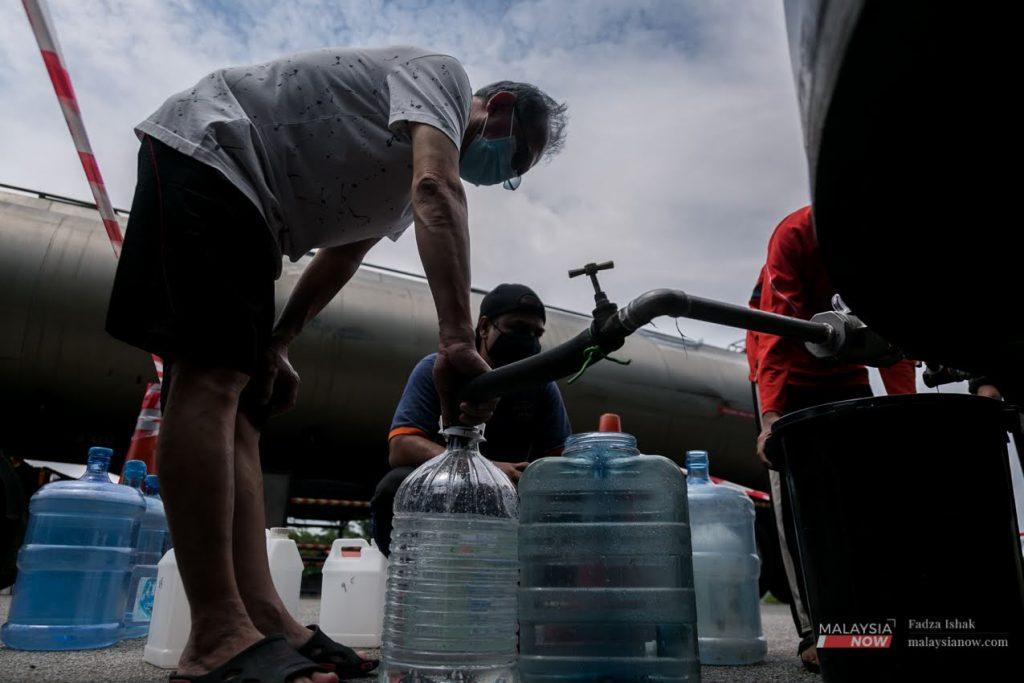 Thirteen areas in Kuala Lumpur will go without water until tomorrow morning due to an unscheduled disruption in supply caused by a burst pipe.