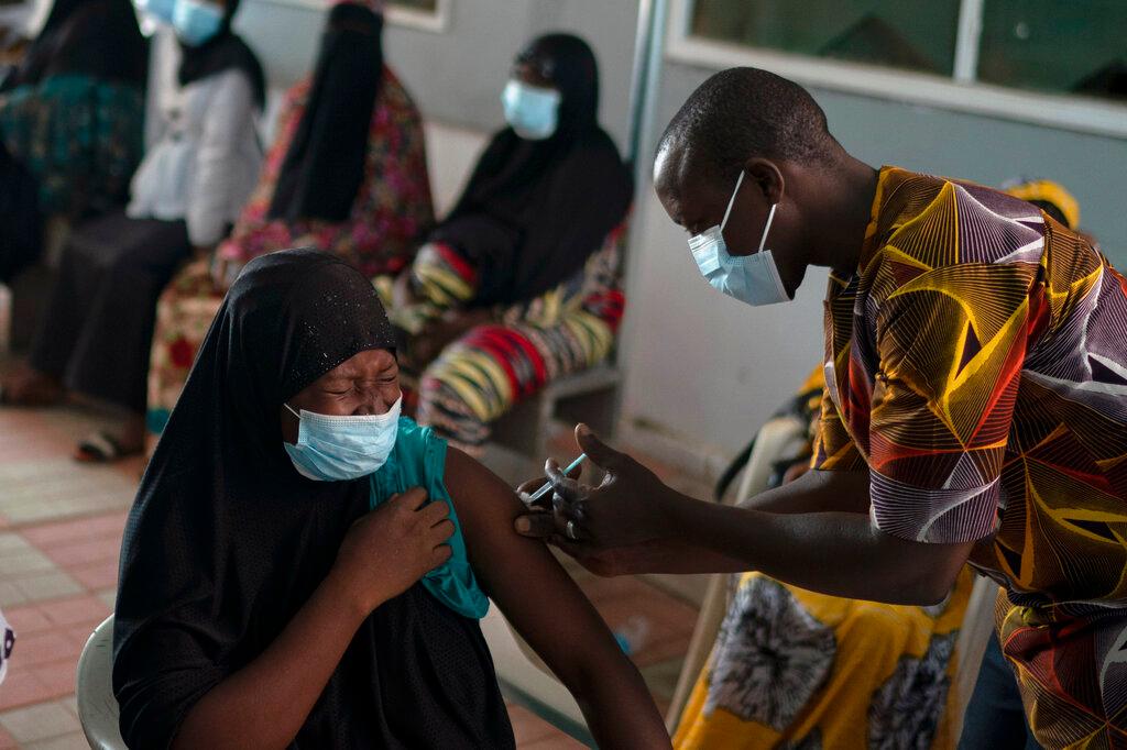 A health worker administers a dose of the Johnson & Johnson Covid-19 vaccine at the Bundung Maternal and Child Health Hospital, Sept 23, in Serrekunda, outskirts of Banjul, Gambia. Photo: AP