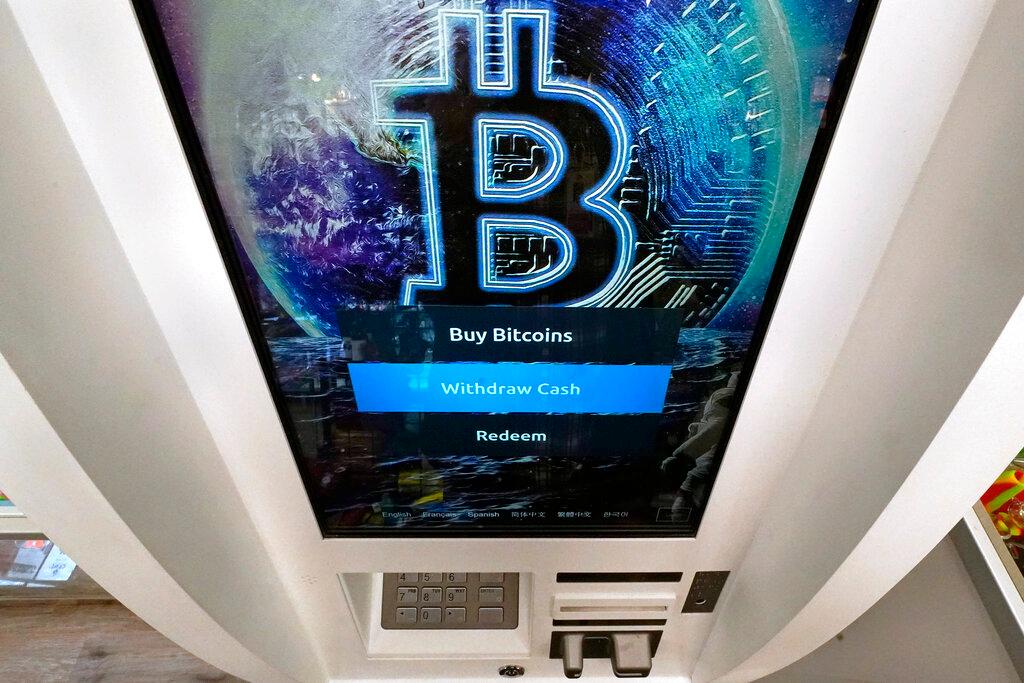 Logo Bitcoin di skrin mesin ATM mata wang kripto di Salem, Amerika Syarikat. Gambar: Bernama