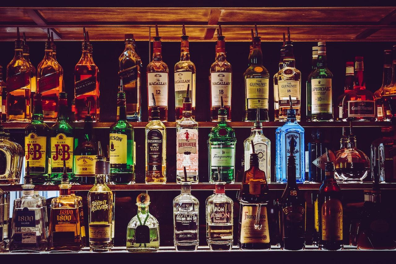 Medical experts say banning the sale of liquor at some premises will only divert those who drink to other sources. Photo: Pexels