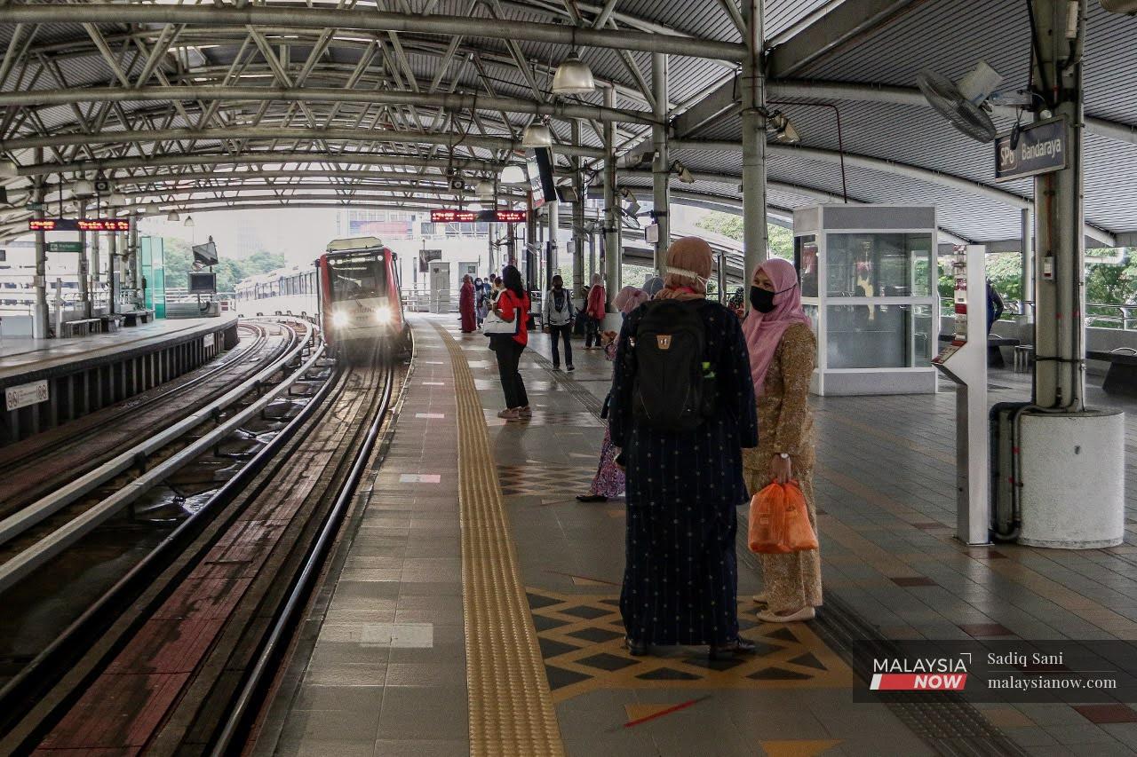 Perak Housing, Tourism and Local Government Committee chairman Nolee Ashilin Mohammed Radzi says efforts are underway to improve the public transportation system in Ipoh.