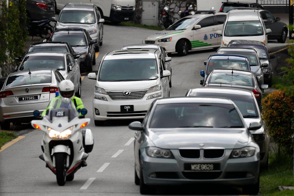 Police escort a car carrying former prime minister Najib Razak from his private residence in Kuala Lumpur in this May 18, 2018 file picture. Photo: AP