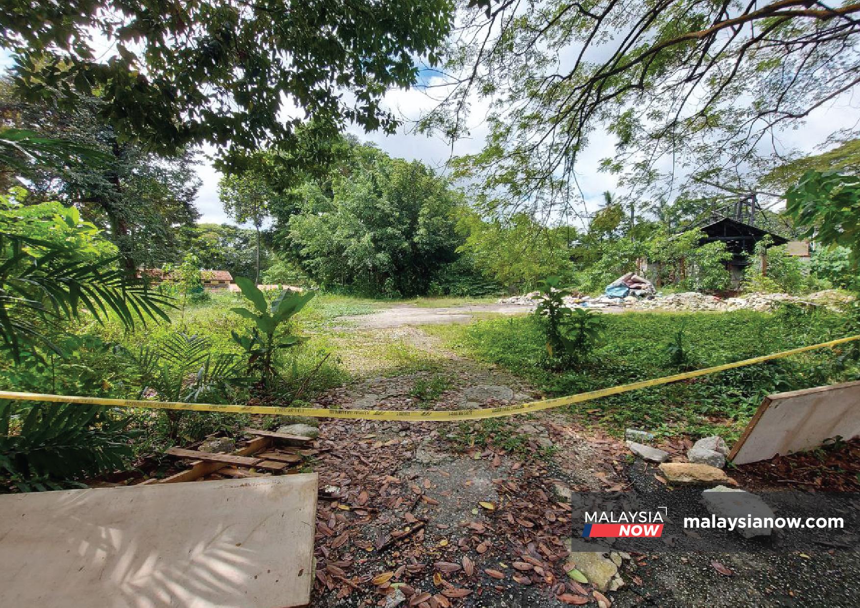 The sealed opening to a vacant plot of land in the leafy neighbourhood of Bukit Petaling, believed to be part of the property requested by Najib Razak in his application for government privileges accorded to him. The price of real estate here is among the highest in the country.