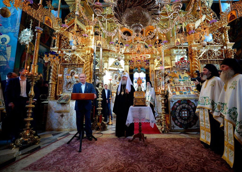 Russian President Vladimir Putin with Russian Orthodox Patriarch Kirill, visits the Russian monastery St Panteleimon at Karyes, on Mount Athos, Greece, May 28, 2016. Photo: AP