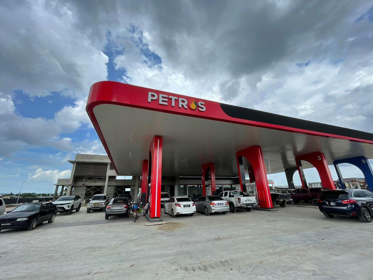 Petroleum Sarawak's first integrated multi-fuelling station at Darul Hana in Petrajaya, Kuching, is expected to begin operations next month.