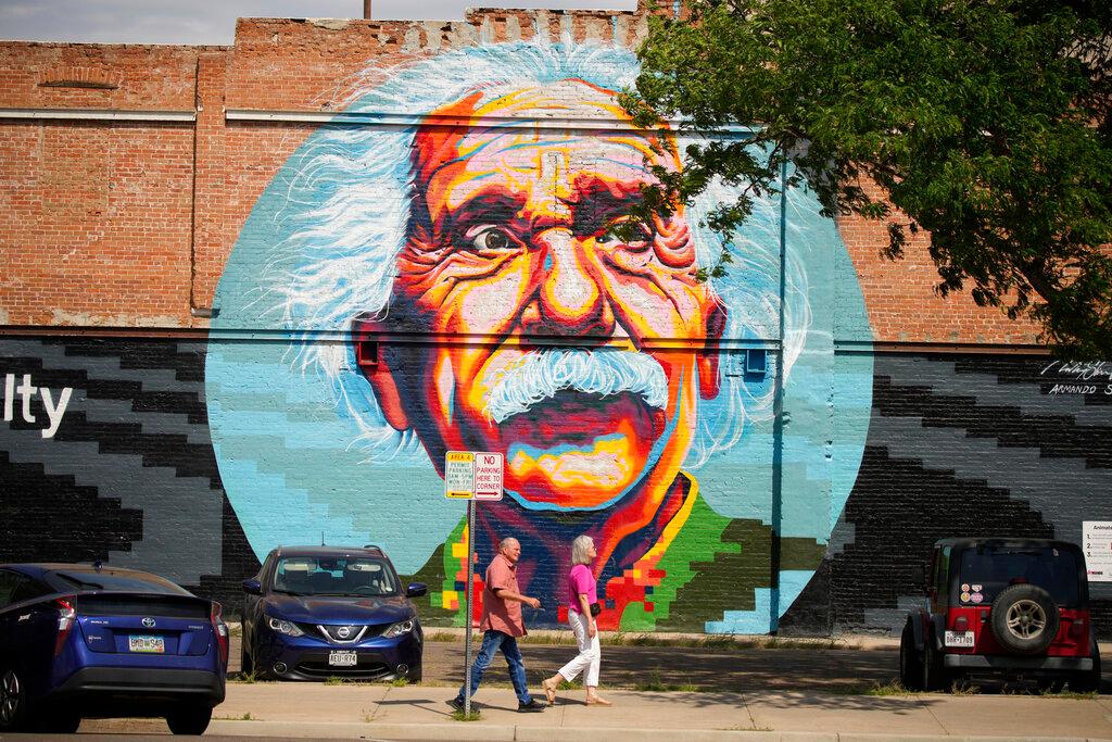 Residents walk past a wall mural of Albert Einstein in Greeley, Colorado, in this July 23 photo. Photo: AP