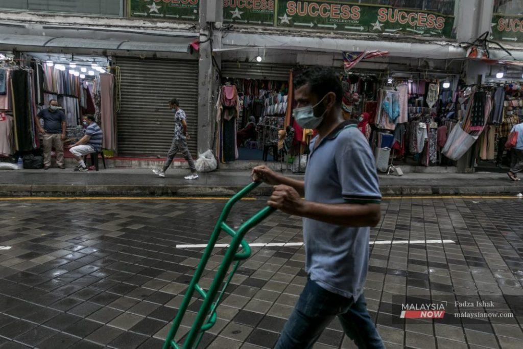 9,512 pekerja tempatan hilang pekerjaan pada 2020 dan bagi 2021, sejumlah 2,719 pekerja tempatan telah hilang pekerjaan.