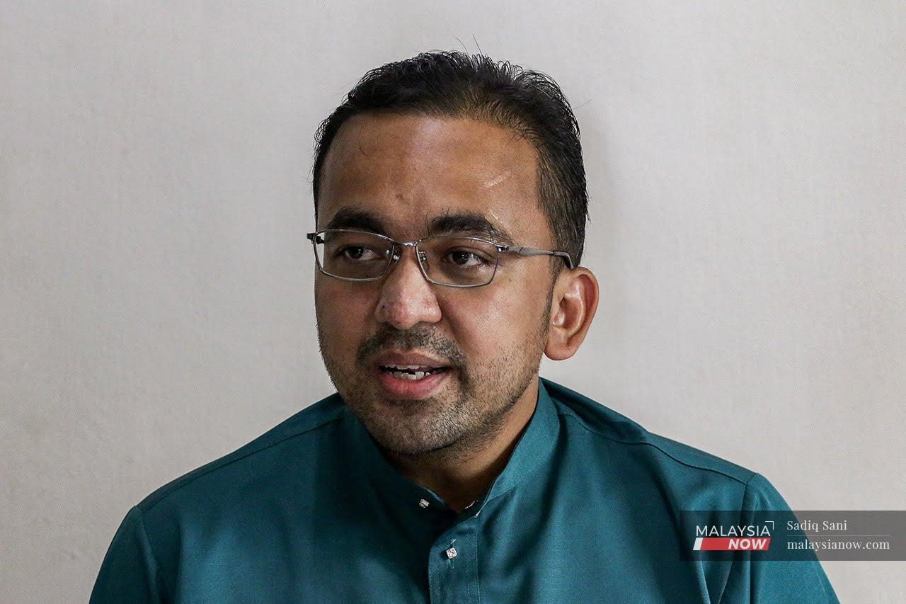 Rafiq Naizamohideen pada sidang media sewaktu PRN Melaka baru-baru ini.