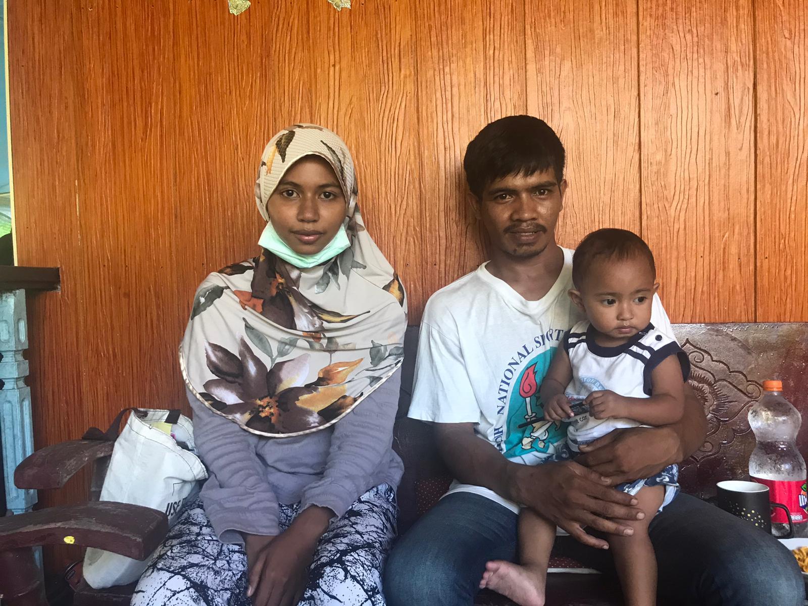 Nurhalisa Jehawee with her child and former husband. Nurhalisa now lives with her father and is eagerly awaiting the day when the Malaysia-Thailand border reopens so that she can begin working once more.