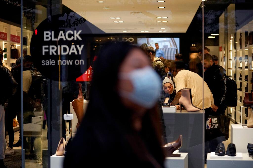 Shoppers descend on Oxford Street for Black Friday sales, in London, Nov 26. Photo: AP