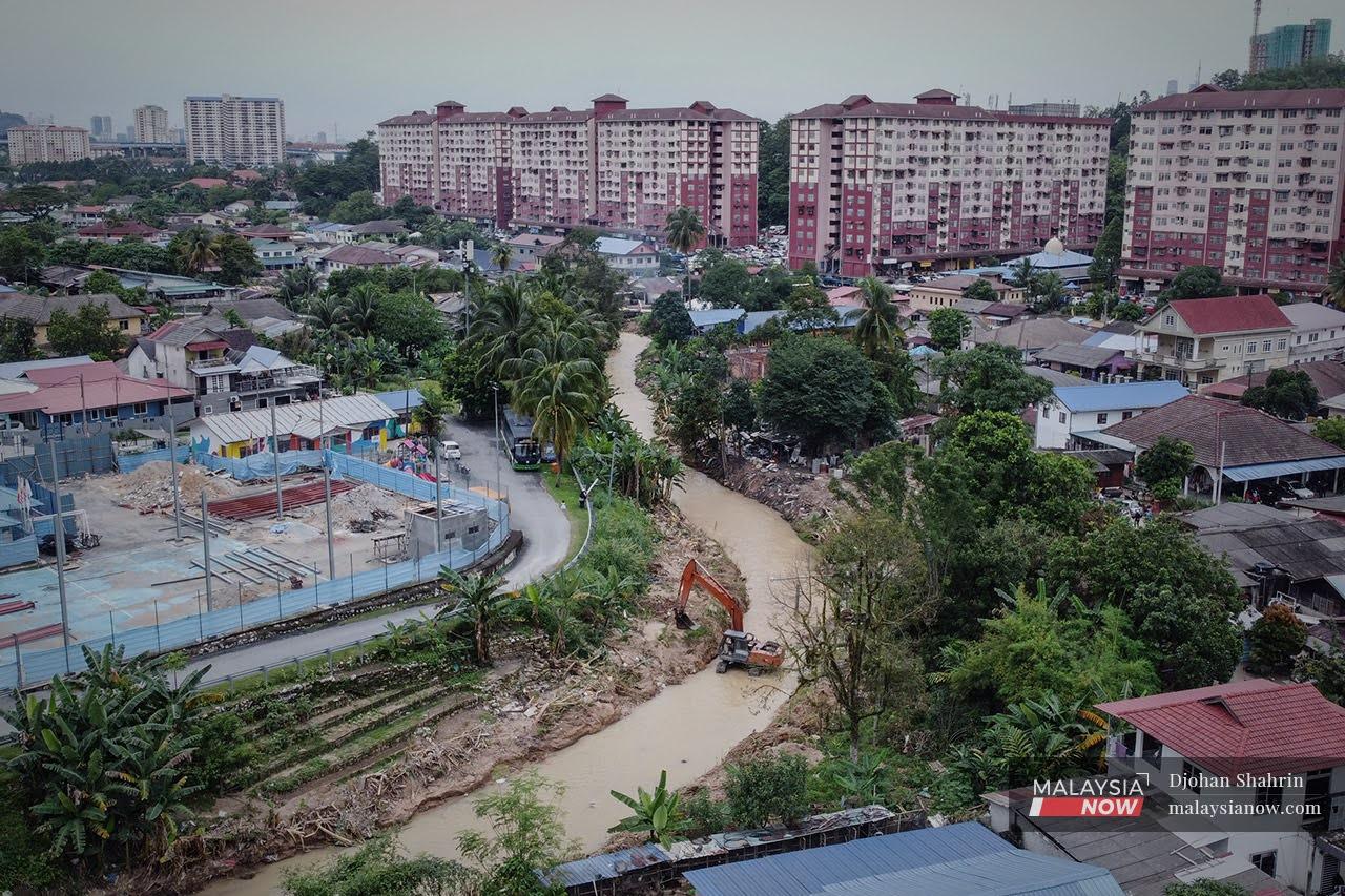 Berjaya Land mengumumkan usaha sama dengan syarikat bermasalah LLSB untuk menjalankan pembersihan, pemulihan dan pembangunan Sungai Klang.