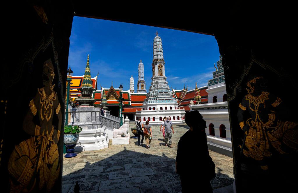 Tourists visit Grand Palace in Bangkok, Thailand, Nov 29. More than 57% of people in Thailand have received 2 doses of Covid-19 vaccine. Photo: AP
