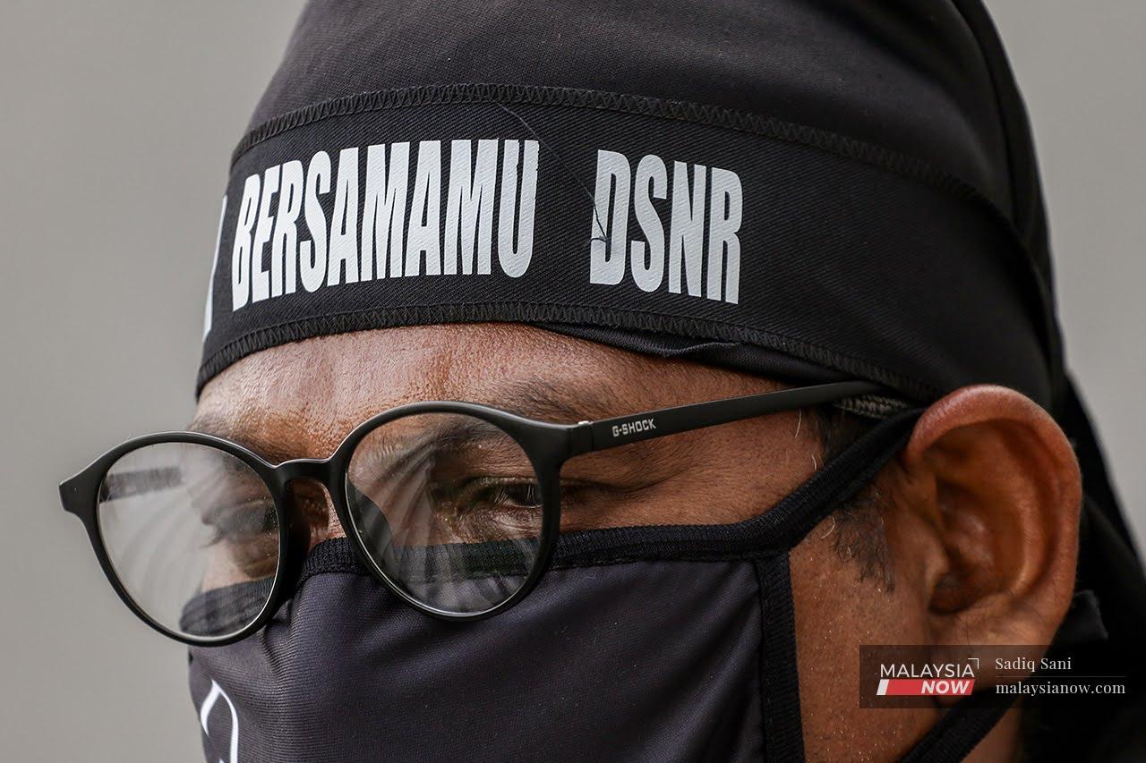 Penyokong Najib Razak yang berkumpul di istana kehakiman semalam bagi menyatakan sokongan moral kepada bekas perdana menteri itu.