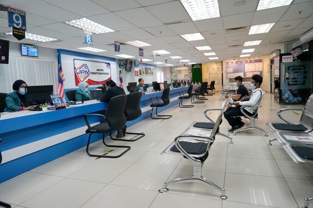 The Sabah National Registration Department has apologised for the disruption in issuance of birth certificates in the state. Photo: Bernama