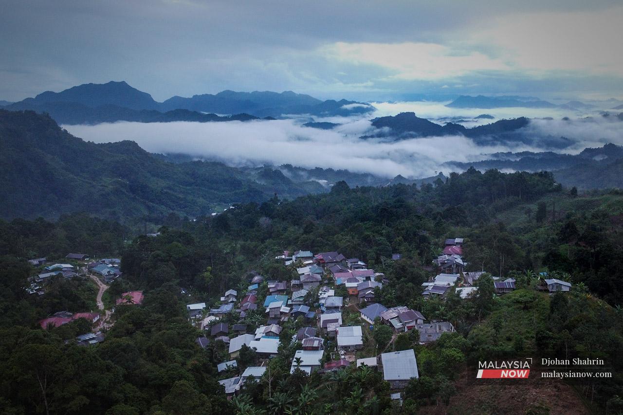 Located some 65km from Kuching and over 1,200 feet above sea level, Kampung Sapit is known as the village in the clouds.