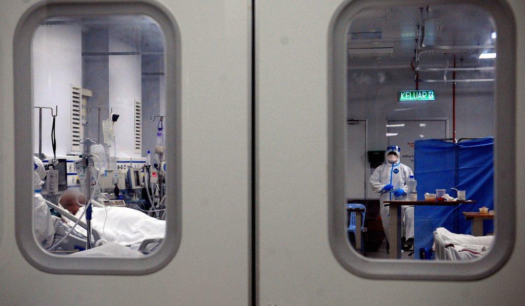 Health workers wearing personal protective equipment tend to a Covid-19 patient at the Tengku Ampuan Rahimah Klang Hospital in this file picture. Photo: Bernama