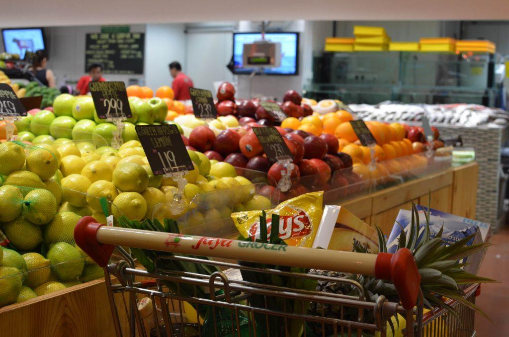 Jaya Grocer memiliki 40 buah pasar raya yang beroperasi di seluruh negara, ia menyasarkan pasaran runcit premium. Gambar: Facebook