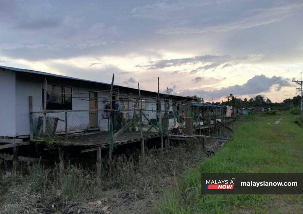 Rumah panjang Pinky Sandom di Maradong. Ramai anak muda seperti Pinky berpindah ke bandar dari kampung halaman mereka untuk mencari pekerjaan.