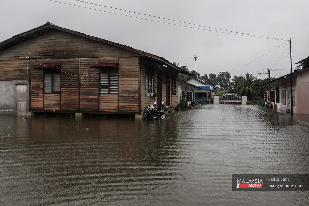 Kampung Delek in Klang, one of the areas in the Klang Valley which was hit by floods following heavy rain today.