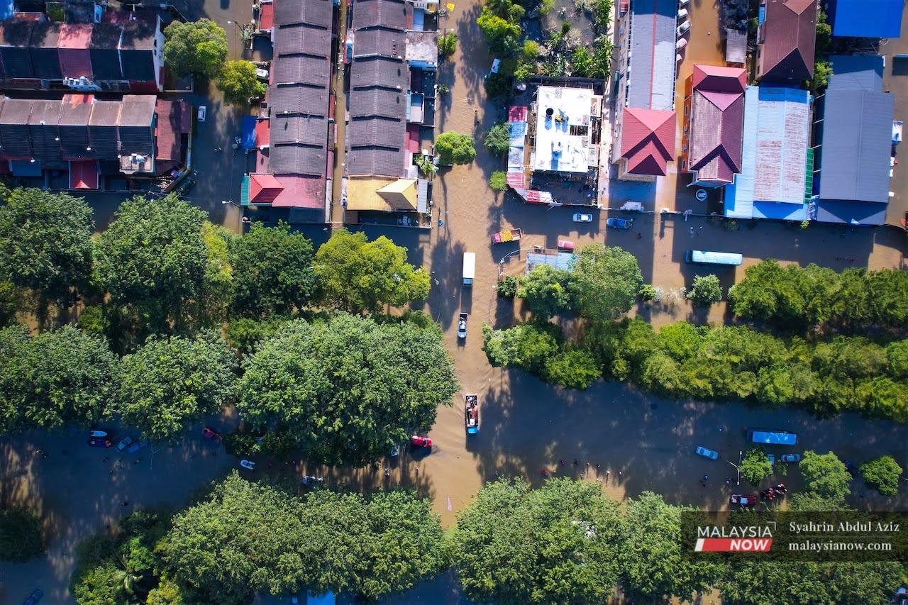 An aerial view of the flood in Taman Sri Muda, Shah Alam.