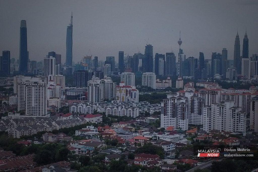 Lebihan dagangan Malaysia meningkat 10.5% tahun ke tahun kepada RM18.9 bilion.