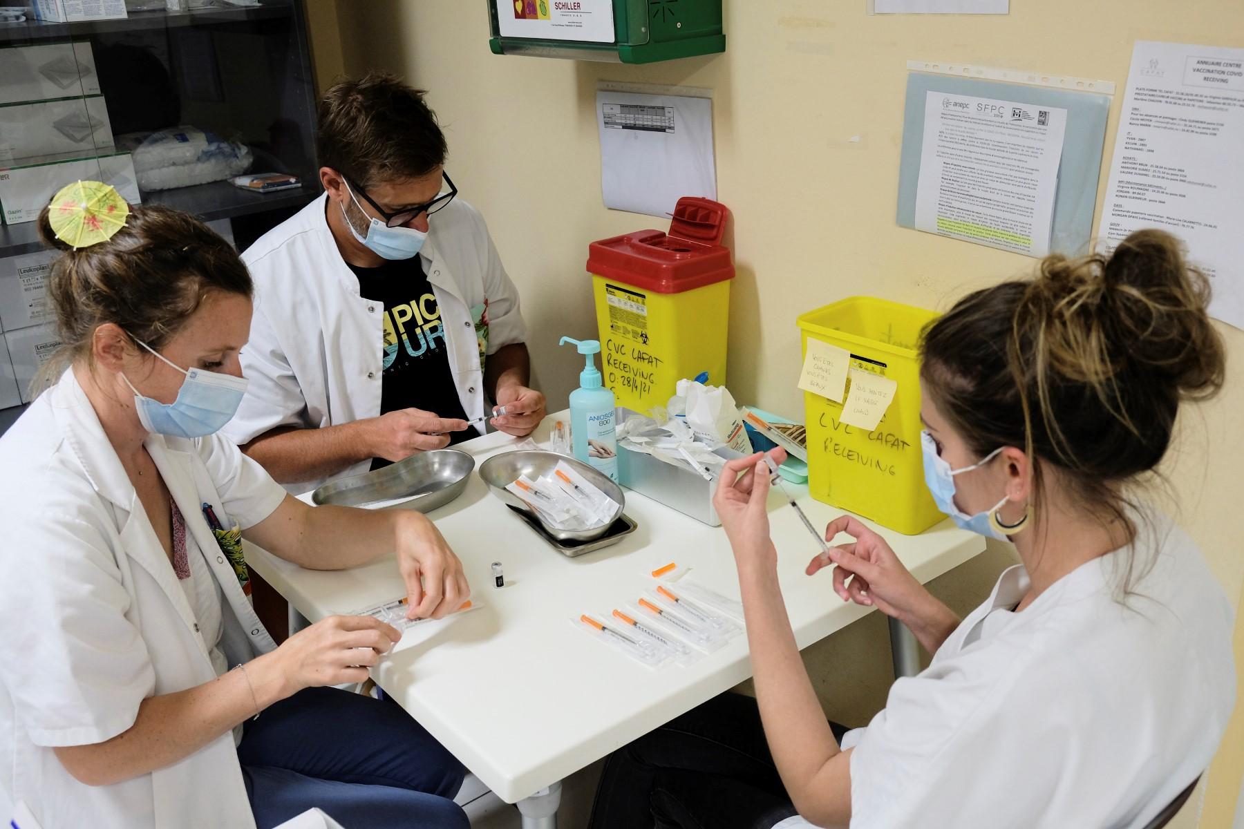 Nurses prepare doses of the Comirnaty vaccine by Pfizer-BioNTech against Covid-19 in a vaccination centre in Noumea, in the French Pacific territory of New Caledonia, on Sept 7. Photo: AFP