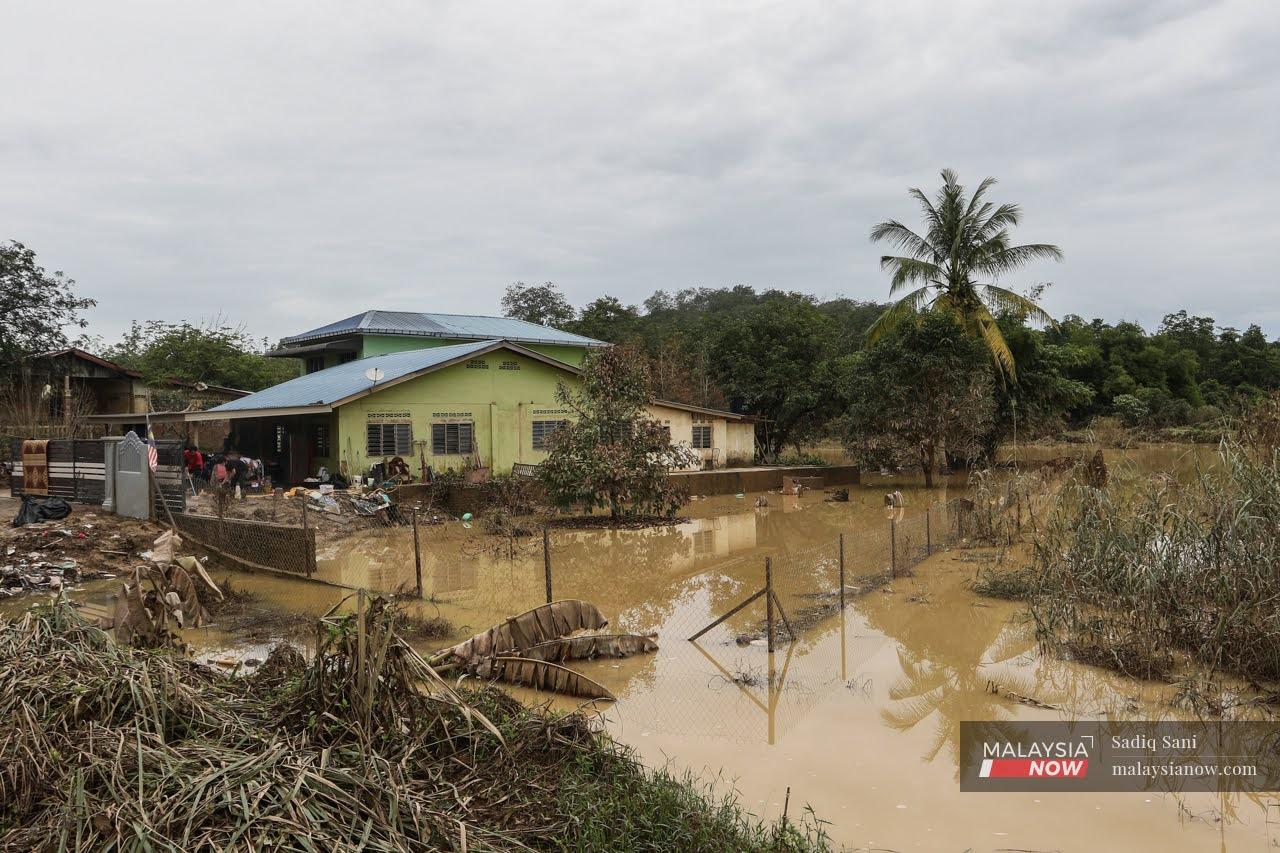 Stagnant water surrounds a house in Taman Sagumpas in Pahang which was hit by the recent floods.