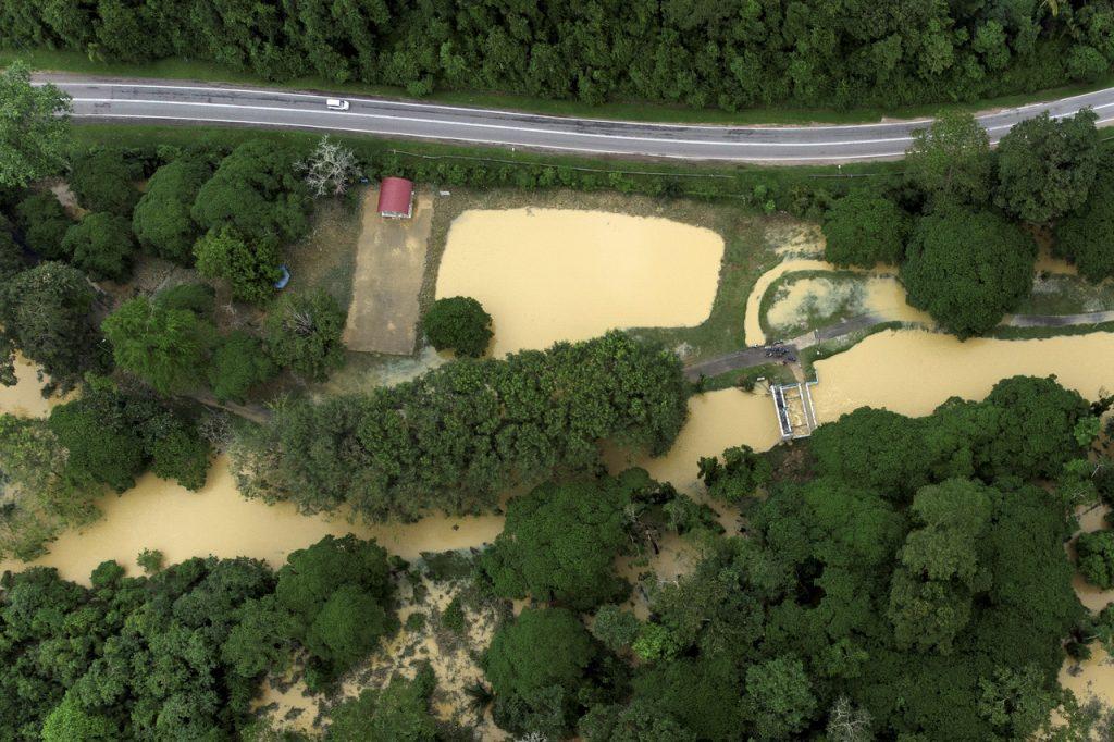 Pandangan dari udara air banjir di Sungai Dua yang berdekatan Jalan Tampin-Gemas. Gambar: Bernama