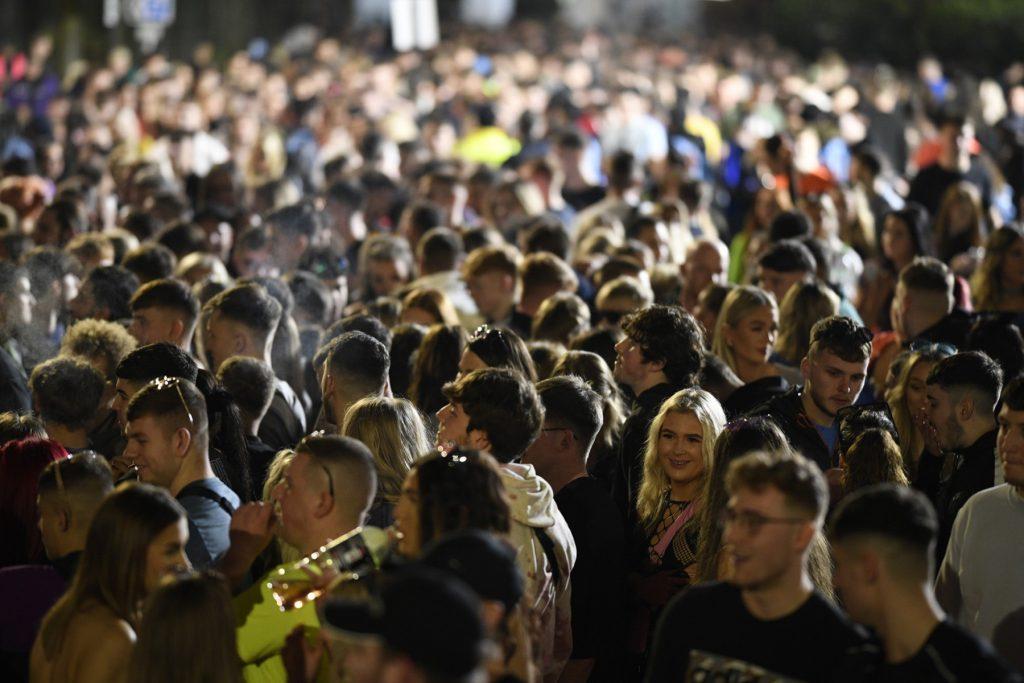 Revellers queue to enter Depot Mayfield, a 10,000 capacity club in Manchester, north-west England on New Year's Eve, Dec 31, 2021. Photo: AFP